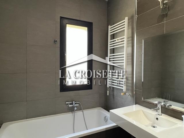 Appartement S+4 avec jardin et chambre de service à La Marsa